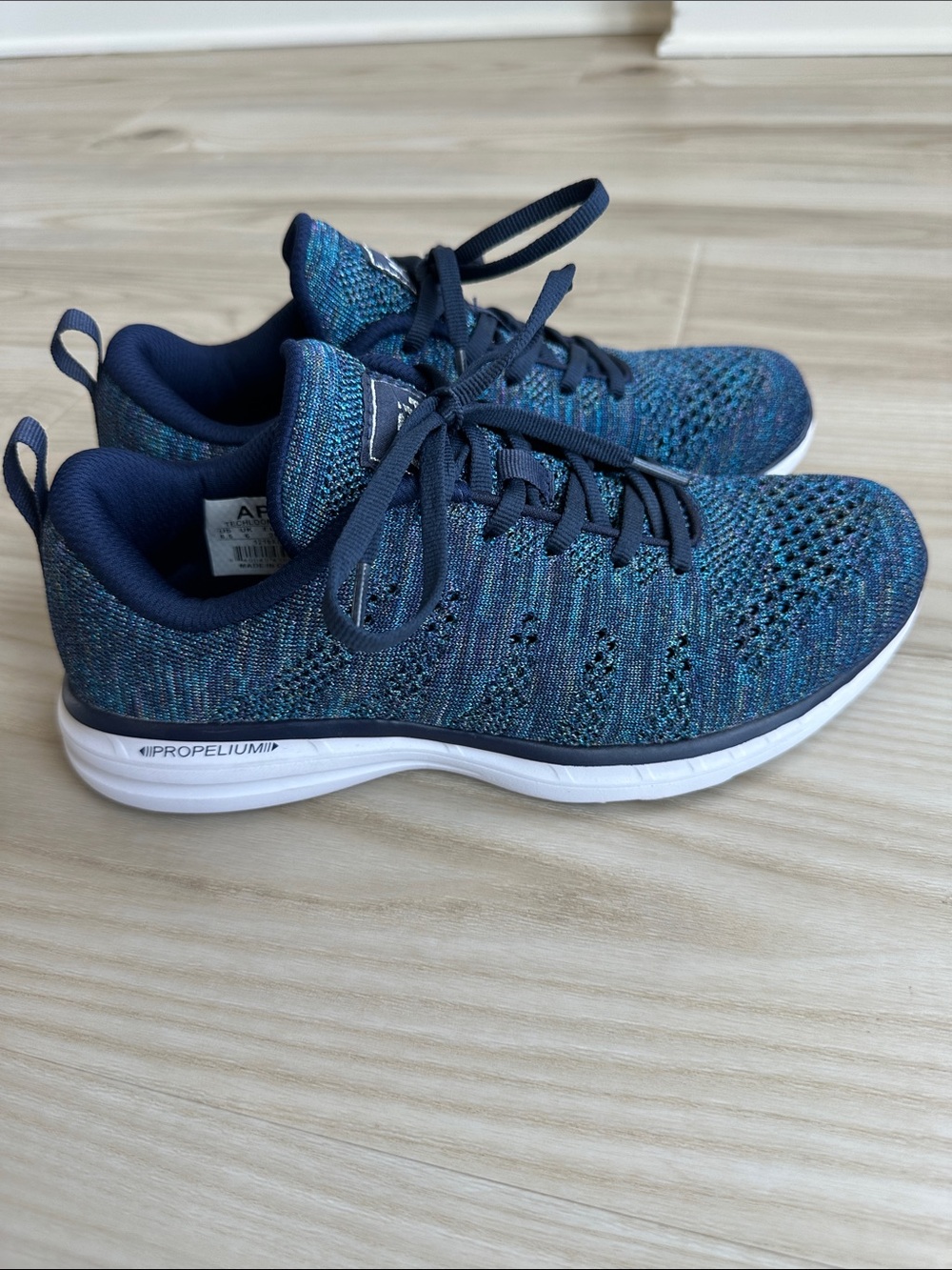 APL Techloom Pro Iridescent Navy and White Knit Sneakers Women’s 8.5